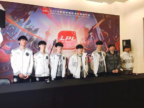 他巨大支持 他巨大支持